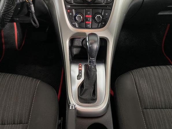 Opel Astra J с пробегом 2011 года, цена 595 000 рублей, 239688 км, хэтчбек, Автокод Объявления