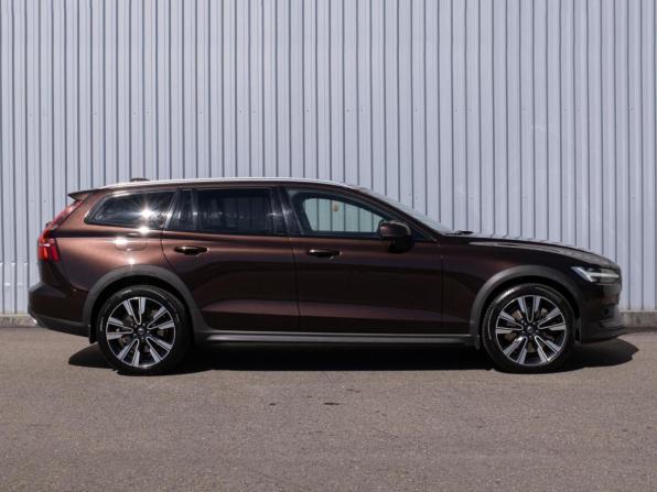 Volvo V60 Cross Country II с пробегом 2021 года, цена 4 799 000 рублей, 118299 км, универсал, Автокод Объявления