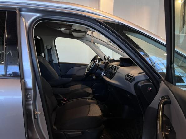Citroen C4 Picasso II Рестайлинг с пробегом 2017 года, цена 1 420 000 рублей, 116040 км, компактвэн, Автокод Объявления
