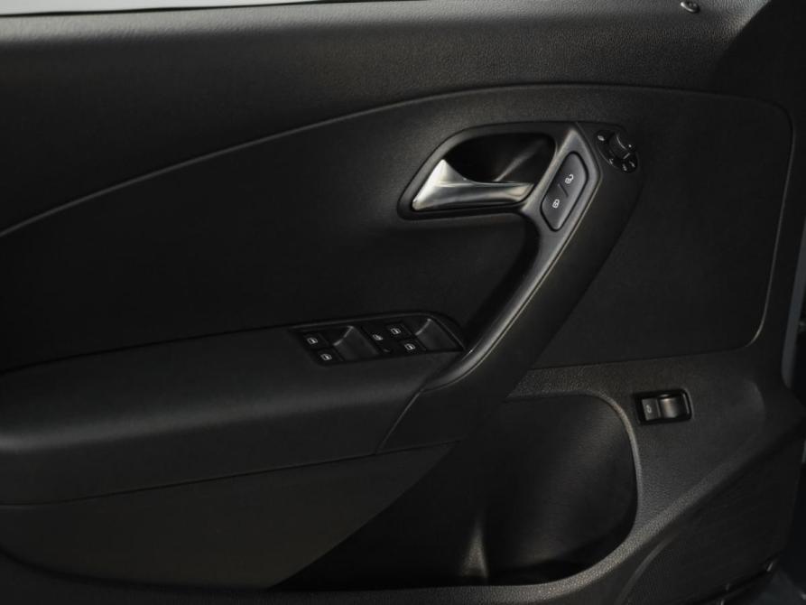 Volkswagen Polo V Рестайлинг Санкт-Петербург  - изображение 17