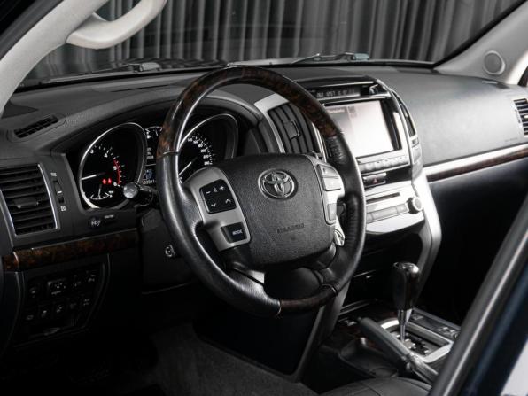Toyota Land Cruiser 200 Series Рестайлинг 1 с пробегом 2013 года, цена 3 949 000 рублей, 193941 км, внедорожник, Автокод Объявления