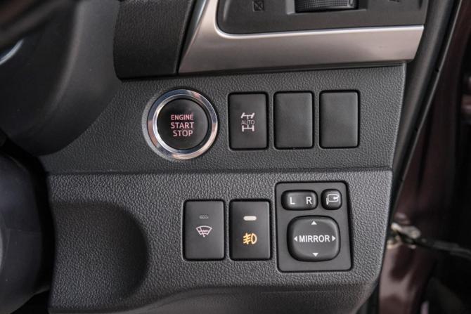 Toyota Ractis II с пробегом 2011 года, цена 849 000 рублей, 165074 км, хэтчбек, Автокод Объявления