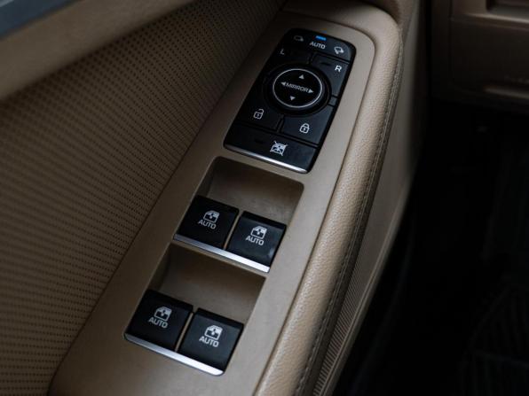 Hyundai Genesis II с пробегом 2014 года, цена 1 950 000 рублей, 172461 км, седан, Автокод Объявления