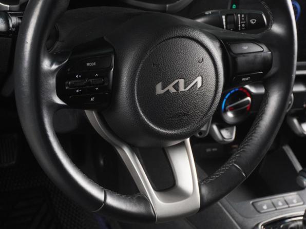Kia Rio IV Рестайлинг с пробегом 2022 года, цена 1 529 000 рублей, 70482 км, седан, Автокод Объявления
