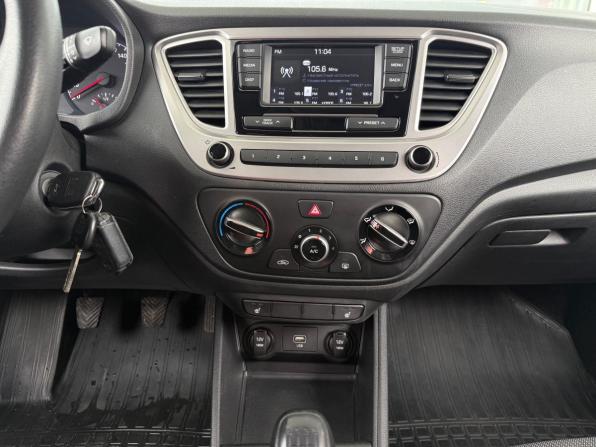 Hyundai Solaris II с пробегом 2019 года, цена 1 319 000 рублей, 107571 км, седан, Автокод Объявления