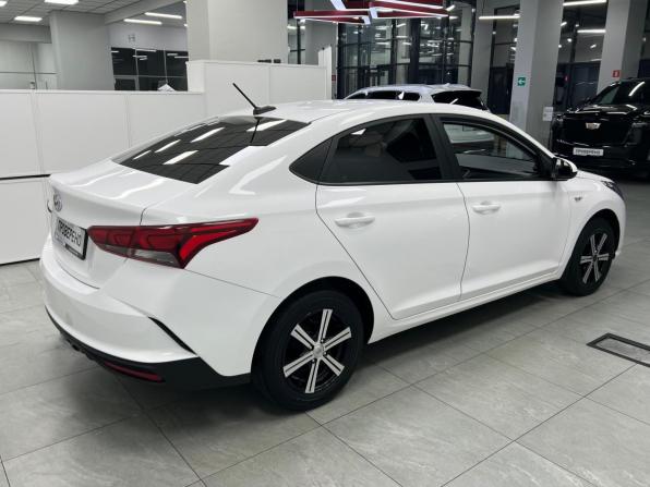 Hyundai Solaris II Рестайлинг с пробегом 2021 года, цена 1 390 000 рублей, 112000 км, седан, Автокод Объявления