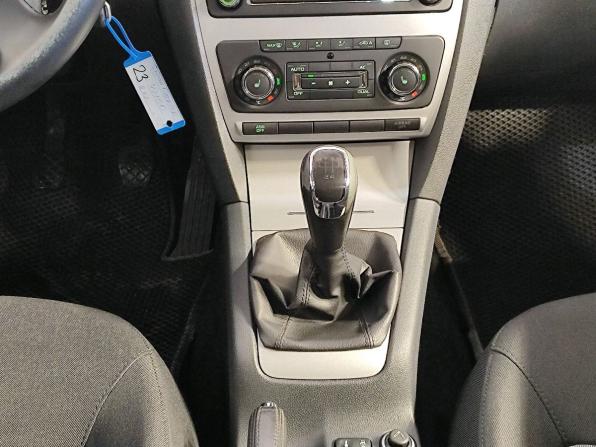 Skoda Octavia II (A5) Рестайлинг с пробегом 2013 года, цена 679 000 рублей, 231640 км, лифтбек, Автокод Объявления