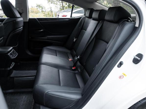 Lexus ES VII с пробегом 2018 года, цена 4 070 000 рублей, 85546 км, седан, Автокод Объявления