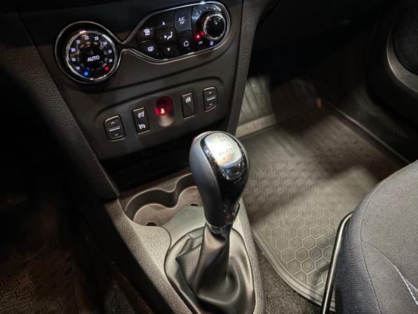 Renault Sandero II с пробегом 2018 года, цена 999 000 рублей, 181379 км, хэтчбек, Автокод Объявления