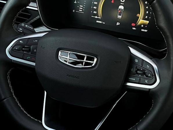 Geely Atlas Pro с пробегом 2024 года, цена 2 315 400 рублей, 26961 км, внедорожник, Автокод Объявления