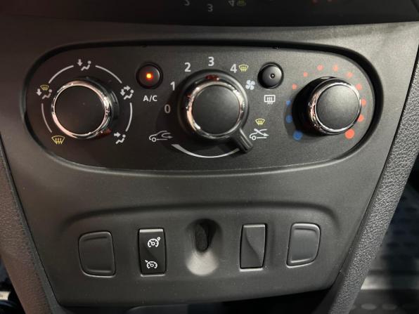 Renault Sandero II с пробегом 2018 года, цена 899 000 рублей, 44000 км, хэтчбек, Автокод Объявления