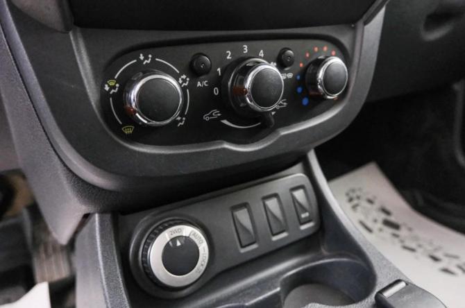 Renault Duster I Рестайлинг с пробегом 2016 года, цена 999 000 рублей, 304165 км, внедорожник, Автокод Объявления