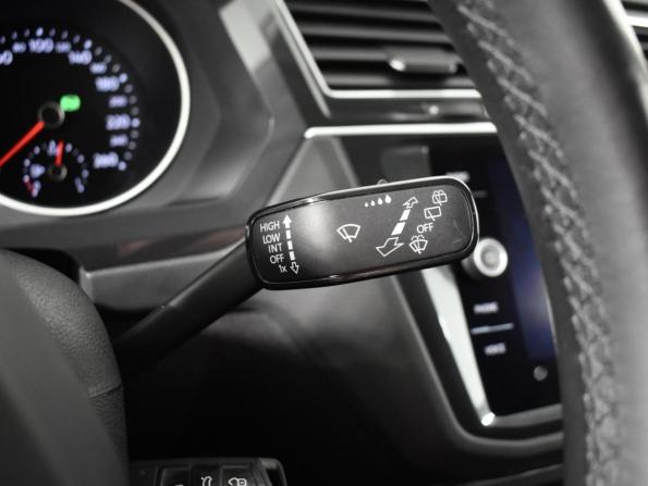 Volkswagen Tiguan II Рестайлинг с пробегом 2021 года, цена 2 498 900 рублей, 113530 км, внедорожник, Автокод Объявления