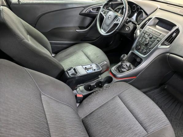 Opel Astra J Рестайлинг с пробегом 2012 года, цена 670 000 рублей, 178877 км, хэтчбек, Автокод Объявления
