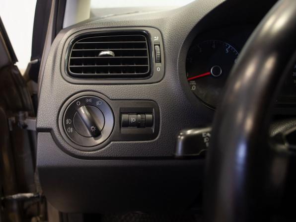 Volkswagen Polo V с пробегом 2015 года, цена 1 010 000 рублей, 166734 км, седан, Автокод Объявления