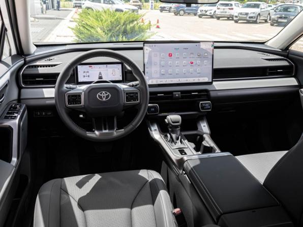 Toyota RAV4 V (XA50) с пробегом 2026 года, цена 4 210 000 рублей, 62 км, внедорожник, Автокод Объявления