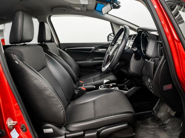 Honda Fit III Рестайлинг с пробегом 2018 года, цена 1 250 000 рублей, 85600 км, хэтчбек, Автокод Объявления