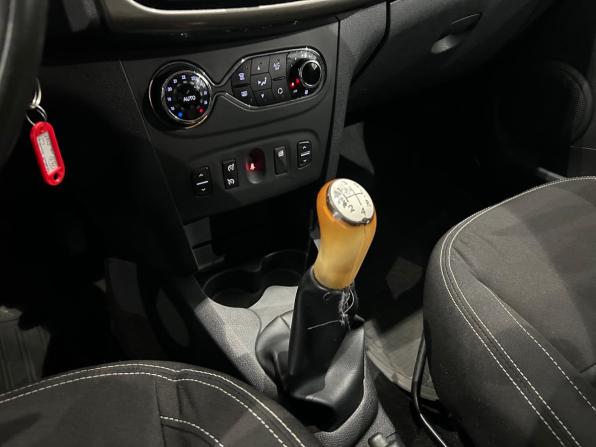 Renault Sandero II с пробегом 2015 года, цена 469 000 рублей, 287267 км, хэтчбек, Автокод Объявления
