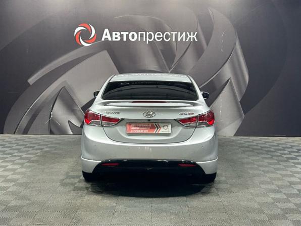 Hyundai Avante V с пробегом 2012 года, цена 830 000 рублей, 236000 км, седан, Автокод Объявления