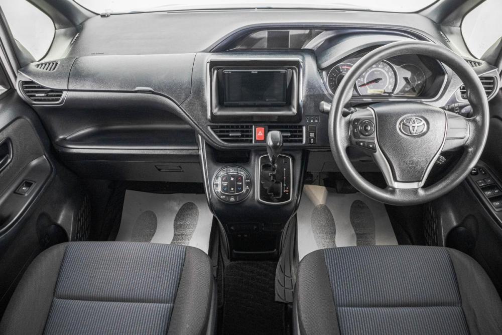 Toyota Voxy III (R80) Рестайлинг Барнаул  - изображение 10