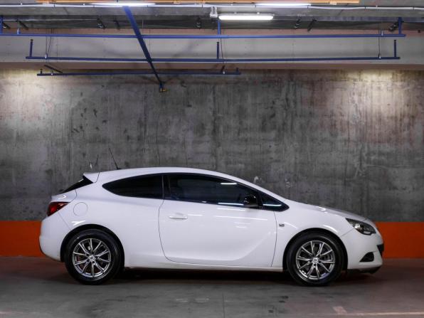 Opel Astra J Рестайлинг с пробегом 2013 года, цена 870 000 рублей, 203523 км, хэтчбек, Автокод Объявления