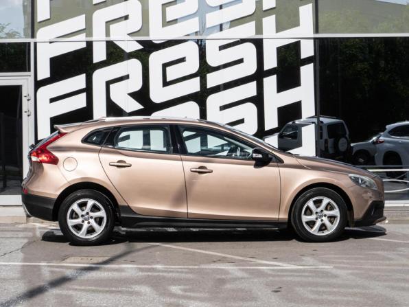 Volvo V40 Cross Country I с пробегом 2013 года, цена 1 335 000 рублей, 156310 км, хэтчбек, Автокод Объявления