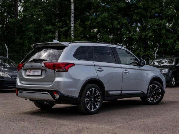 Mitsubishi Outlander III Рестайлинг 3 с пробегом 2022 года, цена 2 425 000 рублей, 138698 км, внедорожник, Автокод Объявления