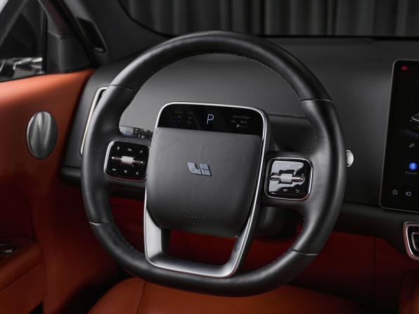 Новый Li Auto (Lixiang) L9 I 2023 года, цена 6 100 000 рублей, внедорожник, Автокод Объявления