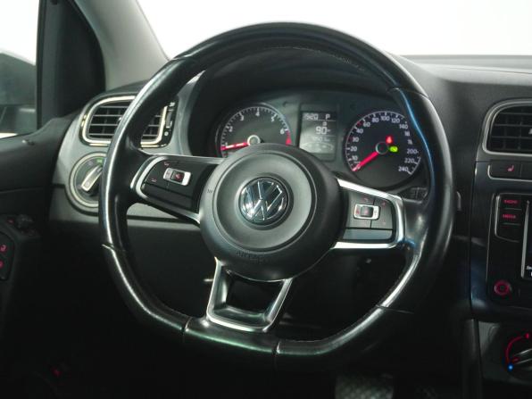 Volkswagen Polo V Рестайлинг с пробегом 2020 года, цена 1 385 000 рублей, 78496 км, седан, Автокод Объявления