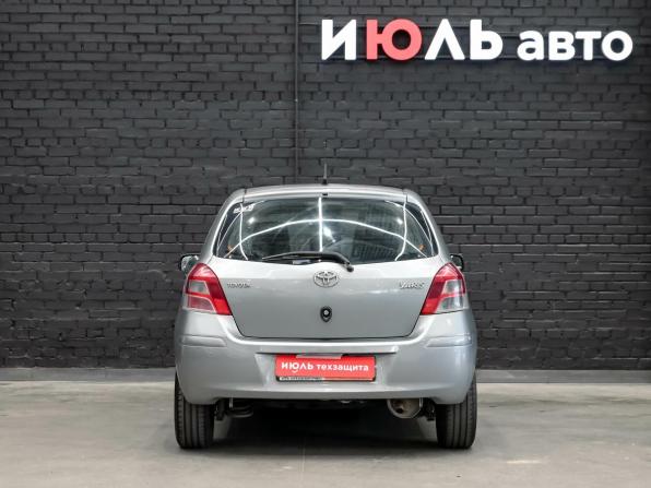 Toyota Yaris II Рестайлинг с пробегом 2010 года, цена 500 000 рублей, 220494 км, хэтчбек, Автокод Объявления