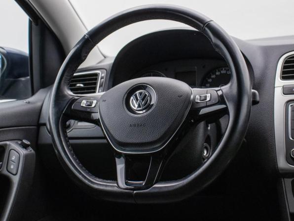 Volkswagen Polo V Рестайлинг с пробегом 2017 года, цена 1 295 000 рублей, 104005 км, седан, Автокод Объявления
