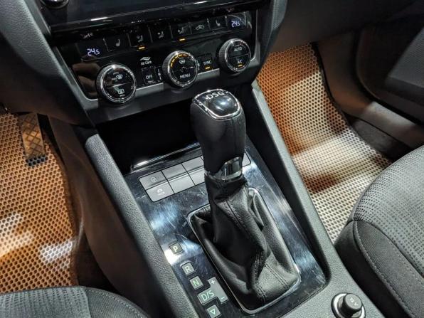 Skoda Octavia III (A7) Рестайлинг с пробегом 2019 года, цена 1 610 000 рублей, 207137 км, лифтбек, Автокод Объявления