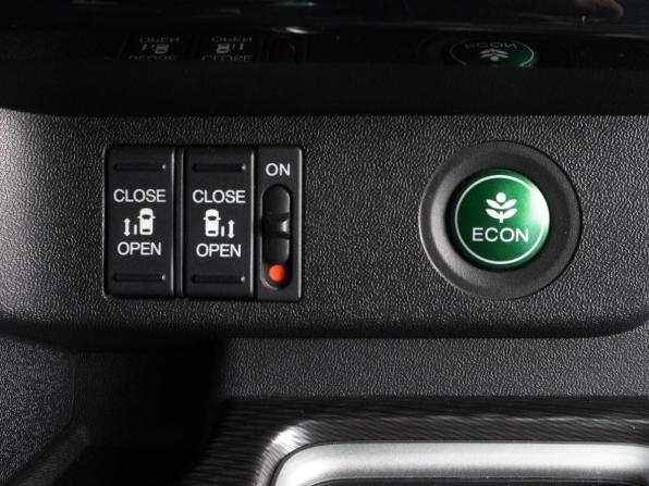 Honda Stepwgn V Рестайлинг с пробегом 2017 года, цена 2 515 000 рублей, 90407 км, минивэн, Автокод Объявления