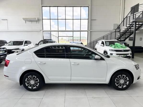 Skoda Octavia III (A7) Рестайлинг с пробегом 2019 года, цена 1 649 000 рублей, 71839 км, лифтбек, Автокод Объявления