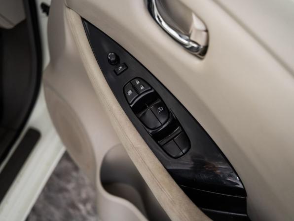 Nissan Leaf I (ZE0/AZE0) с пробегом 2011 года, цена 595 000 рублей, 132994 км, хэтчбек, Автокод Объявления