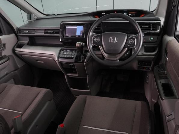 Honda Stepwgn V с пробегом 2017 года, цена 1 824 000 рублей, 242487 км, минивэн, Автокод Объявления