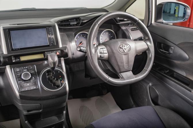 Toyota Wish II Рестайлинг с пробегом 2012 года, цена 1 449 000 рублей, 144600 км, минивэн, Автокод Объявления