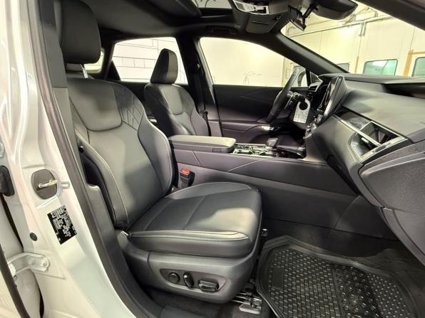 Lexus RX V с пробегом 2026 года, цена 8 450 000 рублей, 29 км, внедорожник, Автокод Объявления