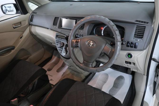Toyota ISis I Рестайлинг с пробегом 2010 года, цена 1 039 000 рублей, 307000 км, компактвэн, Автокод Объявления