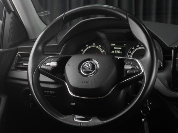 Skoda Rapid II с пробегом 2021 года, цена 1 679 000 рублей, 89621 км, лифтбек, Автокод Объявления