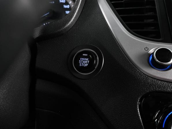 Hyundai Solaris II с пробегом 2018 года, цена 1 499 000 рублей, 127576 км, седан, Автокод Объявления