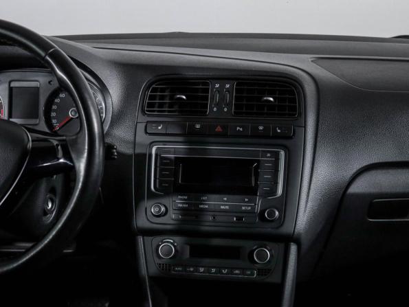 Volkswagen Polo V Рестайлинг с пробегом 2017 года, цена 1 249 000 рублей, 132940 км, седан, Автокод Объявления