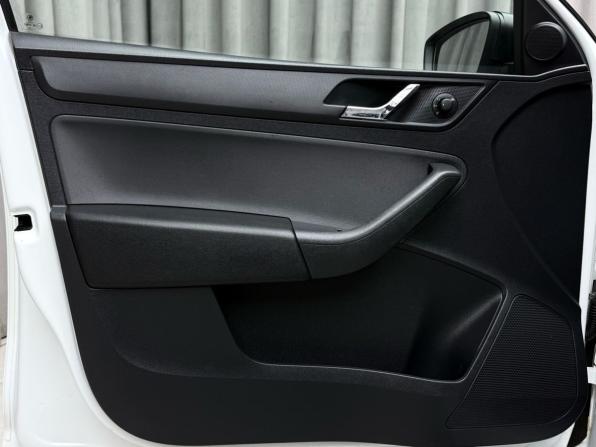 Skoda Rapid I с пробегом 2016 года, цена 919 000 рублей, 174800 км, лифтбек, Автокод Объявления