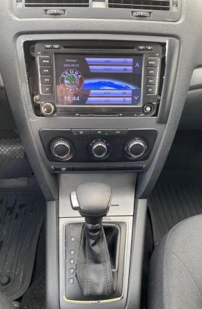 Skoda Octavia II (A5) Рестайлинг с пробегом 2011 года, цена 650 000 рублей, 205702 км, лифтбек, Автокод Объявления