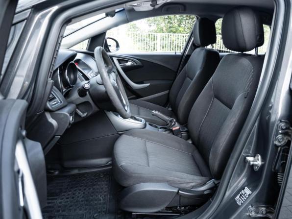 Opel Astra J Рестайлинг с пробегом 2012 года, цена 745 000 рублей, 246652 км, седан, Автокод Объявления