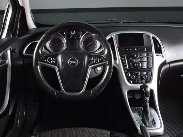 Opel Astra J Рестайлинг с пробегом 2013 года, цена 899 995 рублей, 201318 км, хэтчбек, Автокод Объявления