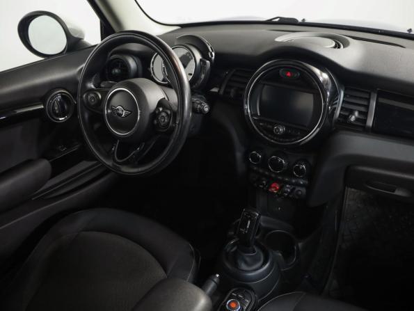 Mini Hatch III (F55/F56) Рестайлинг с пробегом 2018 года, цена 2 129 000 рублей, 60000 км, хэтчбек, Автокод Объявления