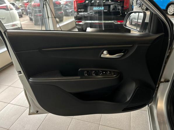 Kia Rio IV Рестайлинг с пробегом 2021 года, цена 1 300 000 рублей, 92371 км, седан, Автокод Объявления