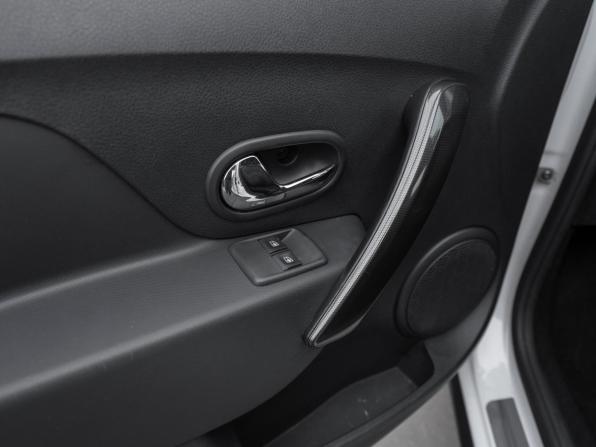 Renault Logan II Рестайлинг с пробегом 2019 года, цена 1 095 000 рублей, 84648 км, седан, Автокод Объявления