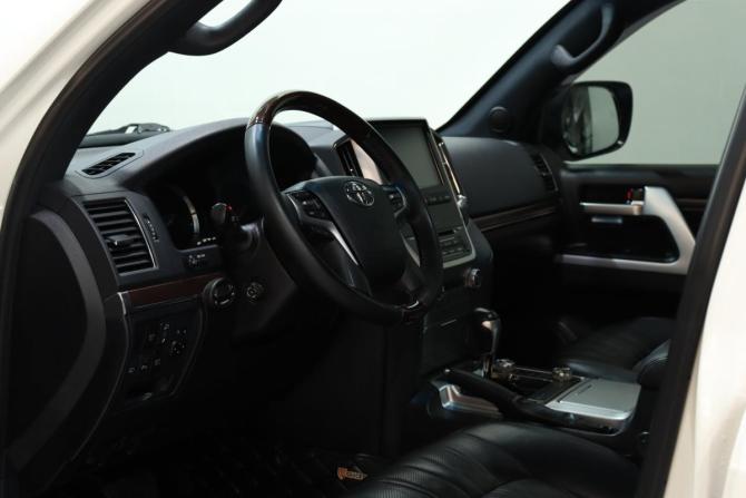 Toyota Land Cruiser 200 Series Рестайлинг 2 с пробегом 2020 года, цена 8 299 000 рублей, 267617 км, внедорожник, Автокод Объявления